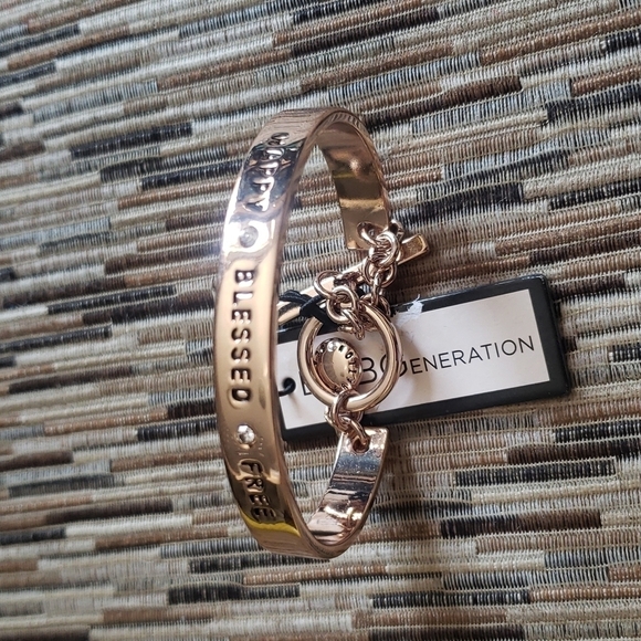 BCBGENERATION ROSE GOLD BRACELET WITH ENGRAVING “HAPPY*BLESSED*FREE” - Picture 5 of 7